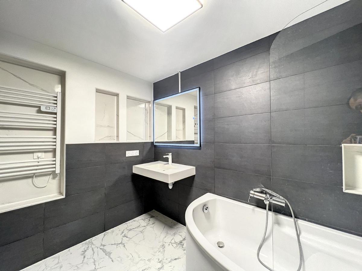 Eros Apartment Agde Bagian luar foto