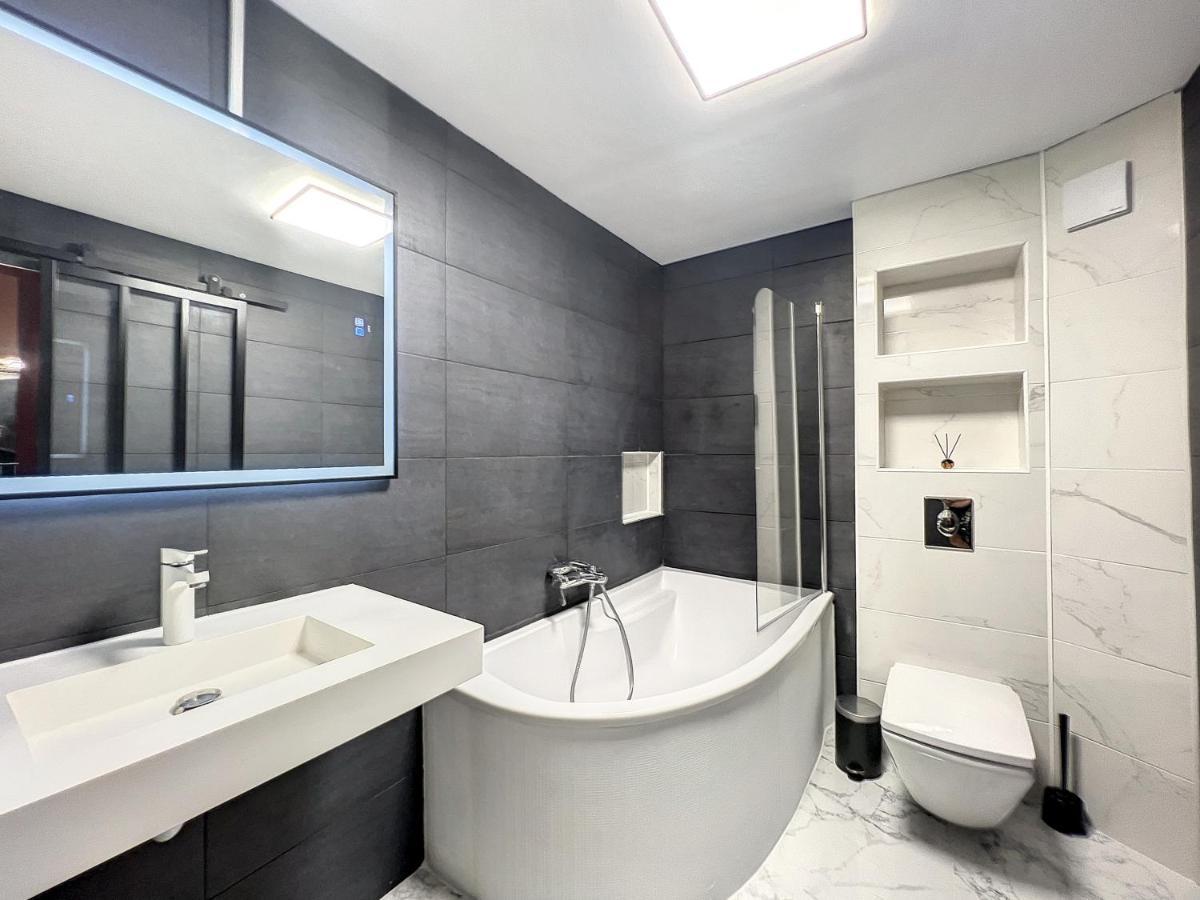 Eros Apartment Agde Bagian luar foto