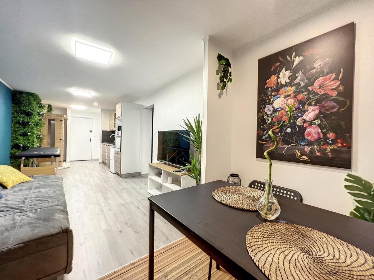 Eros Apartment Agde Bagian luar foto