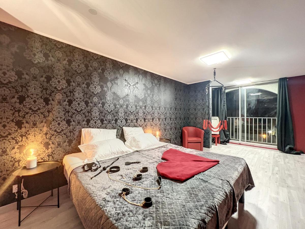 Eros Apartment Agde Bagian luar foto